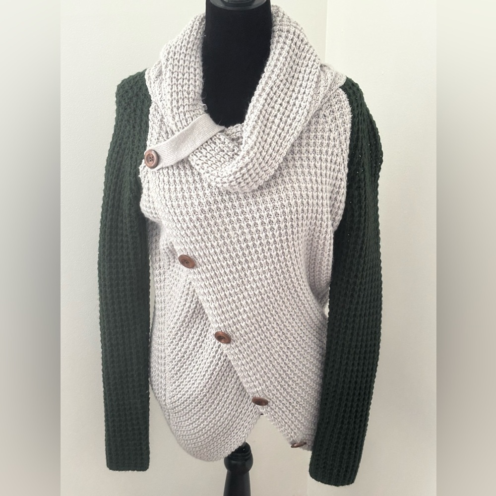 Women’s Two-Tone Knit Button Cardigan Sweater - Gray & Dark Green